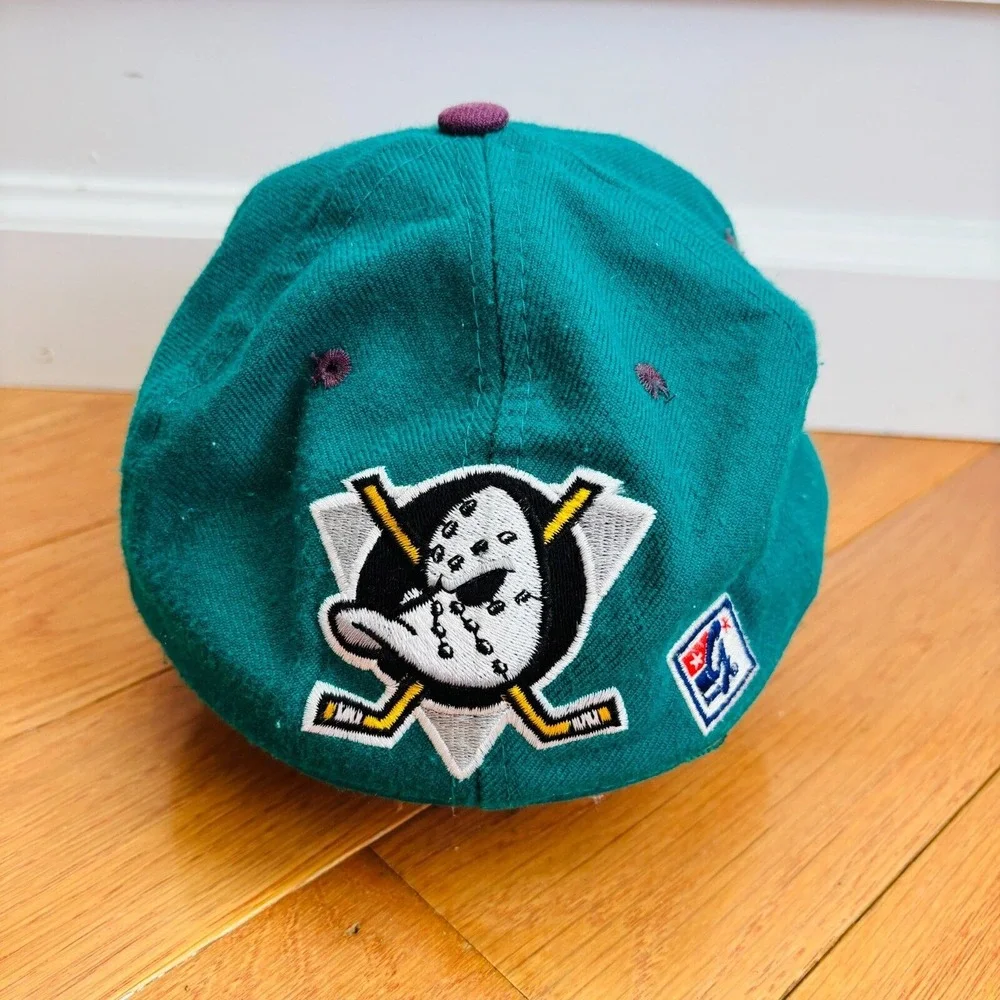 VTG The Game 90's ANAHEIM MIGHTY DUCKS Kids‎ 6 5/8 Fitted Hat NHL Spell Out Logo